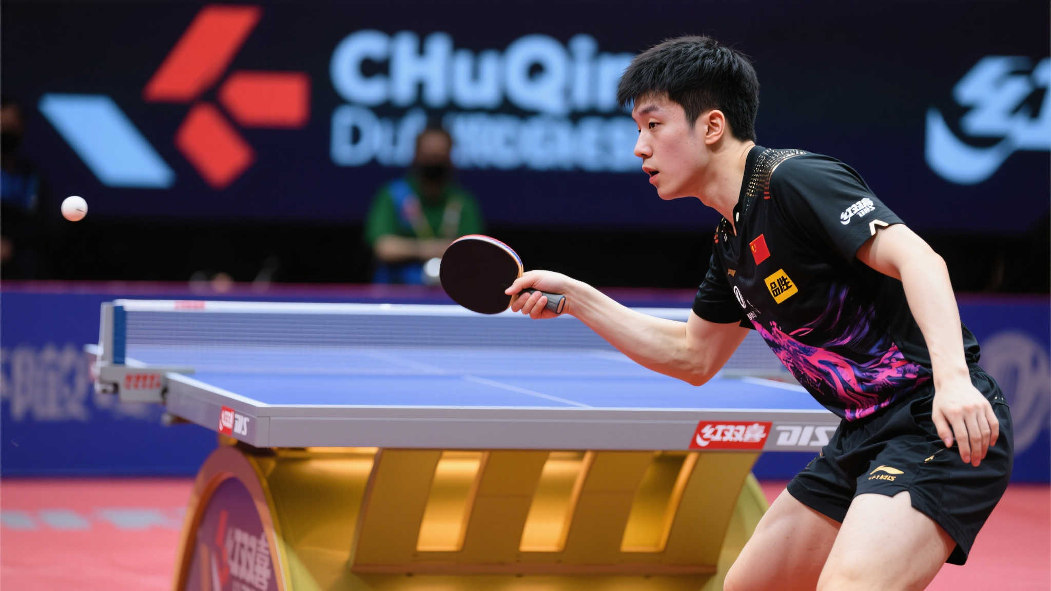 备受关注！王楚钦116决赛强势回归，球板事件后首秀，巴黎经验成关键